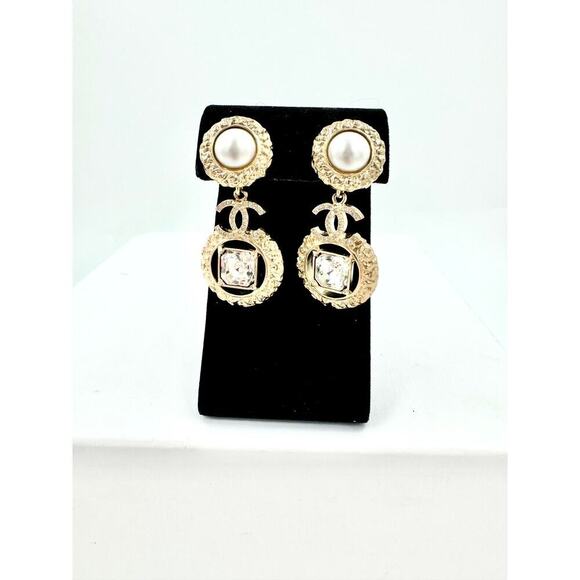 Chanel Modern Pearl and Rhinestone Pendant Statement Pierced Earrings CGHW - Picture 1 of 8